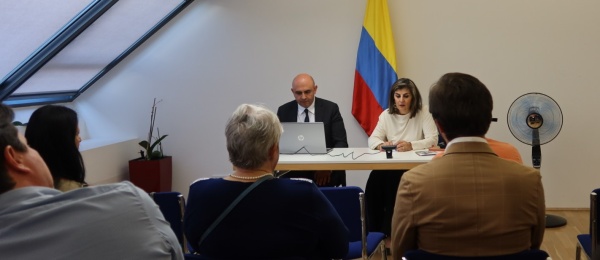  La Embajadora Laura Gil sostuvo su primer encuentro con la comunidad colombiana en Austria y sus concurrencias