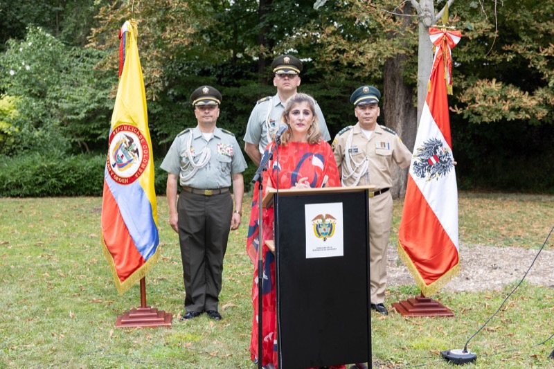 Embajada en Austria celebró el Día Nacional de Colombia en los jardines de la residencia