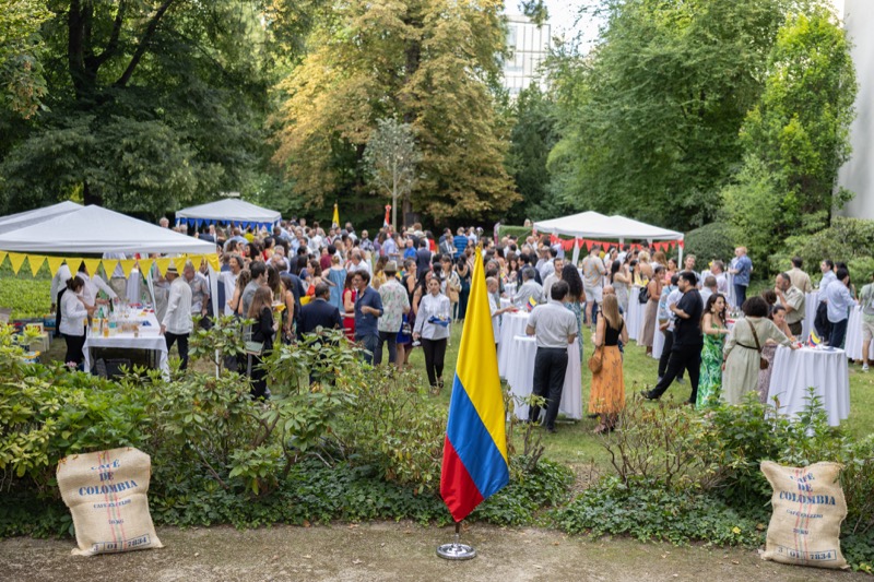 Embajada en Austria celebró el Día Nacional de Colombia en los jardines de la residencia