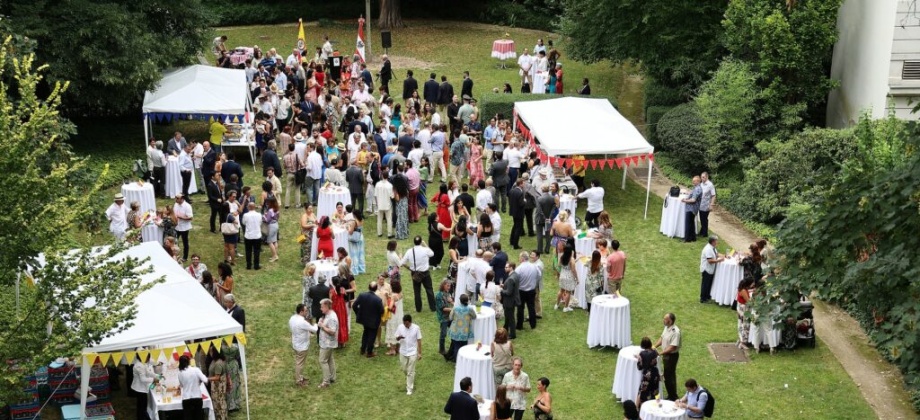 Embajada en Austria celebró el Día Nacional de Colombia en los jardines de la residencia